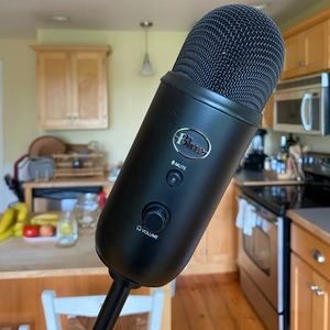 Blackout Blue Yeti Microphone w/ 6ft Mini-USB cord
